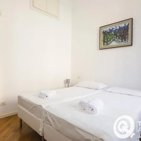 White Romana Apartment Mailand