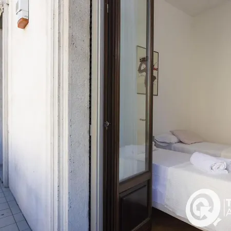 White Romana Apartment Milan