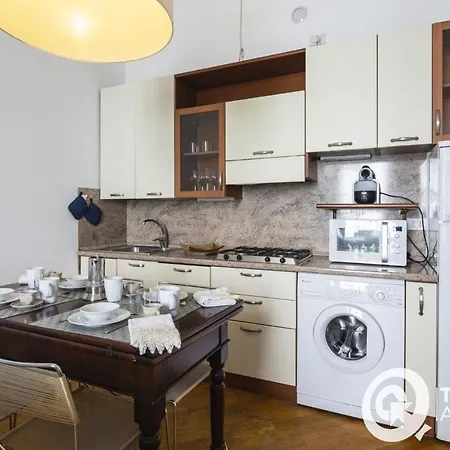 White Romana Apartment *