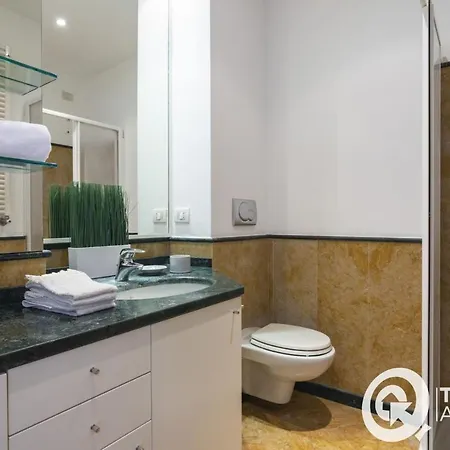 White Romana Apartment Milan
