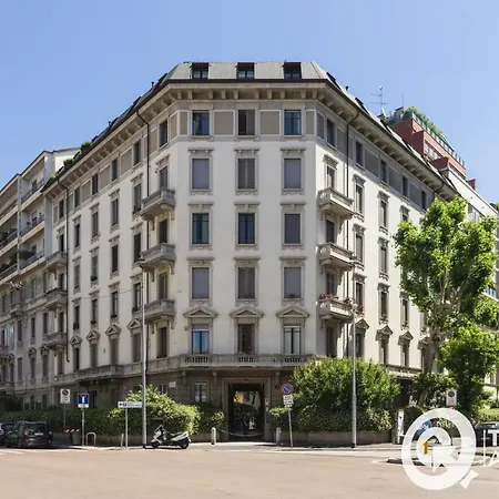 White Romana Apartment