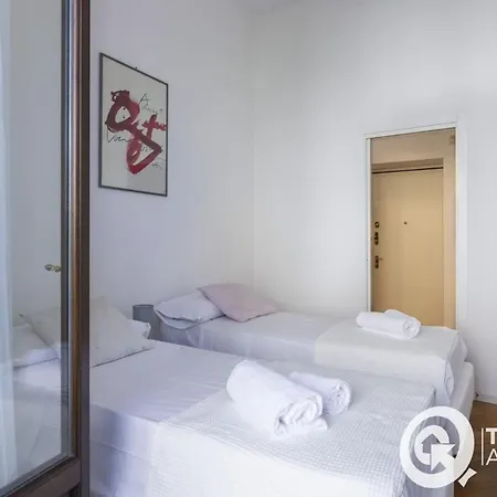 White Romana Apartment Milan
