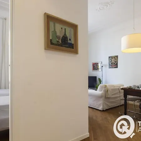 White Romana Apartment